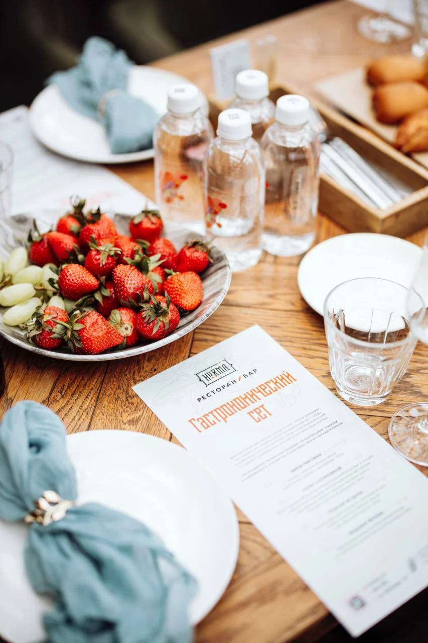 Вчера в формате бранча познакомились журналисты и конкурсанты