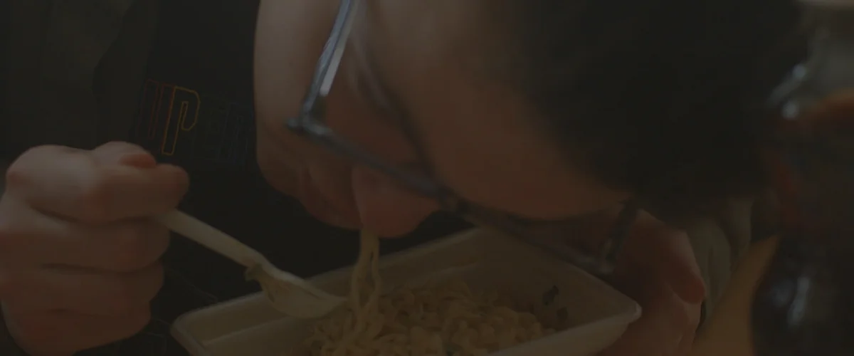 Привычка нюхать пальцы